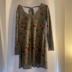 V-Neck long sleeve dress